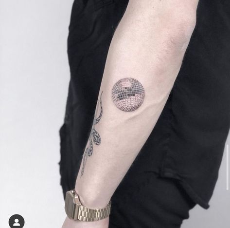 Disco Ball Tattoo, Sewing Tattoos, Tattoos Cute, Cute Finger Tattoos, Tattoo Cute, Ball Tattoo, Mushroom Tattoos, Clever Tattoos, Cute Tiny Tattoos