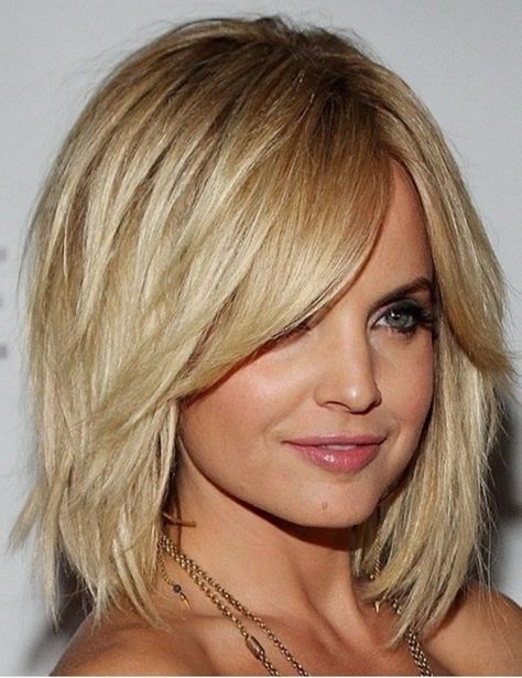 collarbone shaggy bob Long Bobs, Medium Layered Haircuts, Medium Layered Hair, Modern Haircuts, Long Bob Hairstyles, Haircut For Thick Hair, Medium Hair Cuts, Hair Envy, Medium Length Hair Cuts