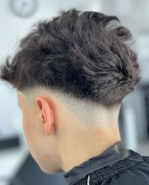 Hair Look Boy, Winter Outfits Old Money, Taper Fade Long Hair, Summer Outfits Old Money, Old Money Summer Outfits, Taper Fade Short Hair, Fade Haircut Curly Hair, Mid Fade Haircut, Old Money Winter