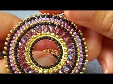 Nefertiti Earrings, Beaded Mandala, Mandala Tutorial, Free Jewellery Making Tutorials, Stitch Earrings, Beaded Earrings Tutorials, Easy Jewelry, Brick Stitch Earrings, Earring Tutorial