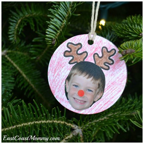 Reindeer Crafts For Kids, Reindeer Crafts, Easy Kids Crafts, Reindeer Craft, Inexpensive Crafts, Picture Ornaments, Christmas Kindergarten, Crafts With Pictures, Photo Ornaments