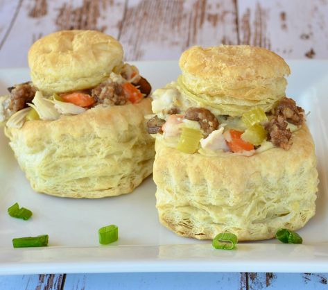 Sausage and Chicken Puff Pastry Shells Savory Puff Pastry Recipes, Chicken And Leek Casserole, Puff Pastry Dinner, Chicken Puff Pastry, Chicken Puff, Puff Pastry Recipes Savory, Puff Pastry Chicken, Spinach Puff Pastry, Savory Puff Pastry