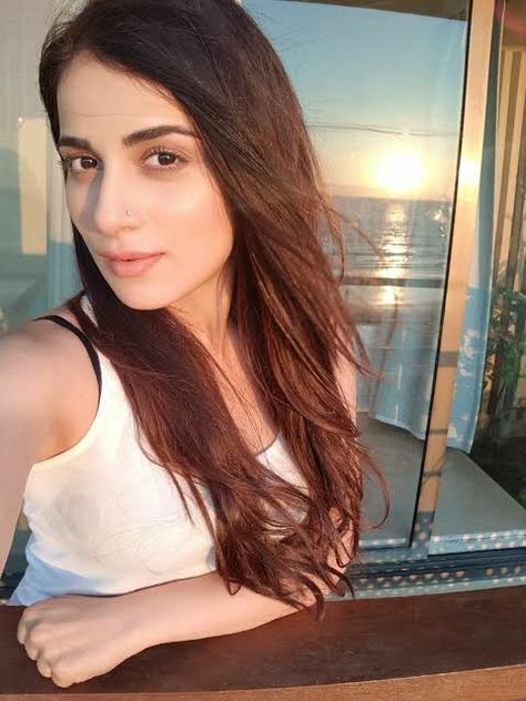 Sun Kissed Selfie, Bollywood Images, Radhika Madan, The Darkest Minds, Rakul Preet, Indian Models, Fantasy Movies, Family Lifestyle, Comedy Movies