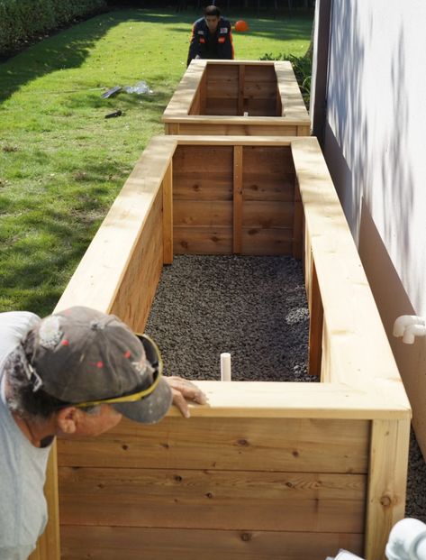 Raised Garden Beds Diy Vegetables, Wooden Raised Garden Bed, Building Raised Beds, Raised Vegetable Gardens, Garden Boxes Raised, Raised Flower Beds, Building A Raised Garden, Diy Raised Garden, Raised Garden Beds Diy