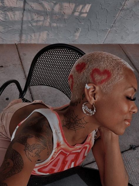 Twa Hair Color, Buzzed Hair Women, Shaved Head Designs, Short Dyed Hair, Girls With Shaved Heads, Short Shaved Hairstyles, Shaved Hair Designs, Buzzed Hair, Buzz Cuts