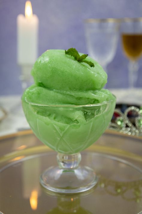 Pear Ice Cream, Pear Sorbet, Mint Sorbet, The Princess Diaries, Sorbet Recipe, Cafeteria Food, Frozen Dessert Recipe, Pavlova Recipe, Taco Recipe