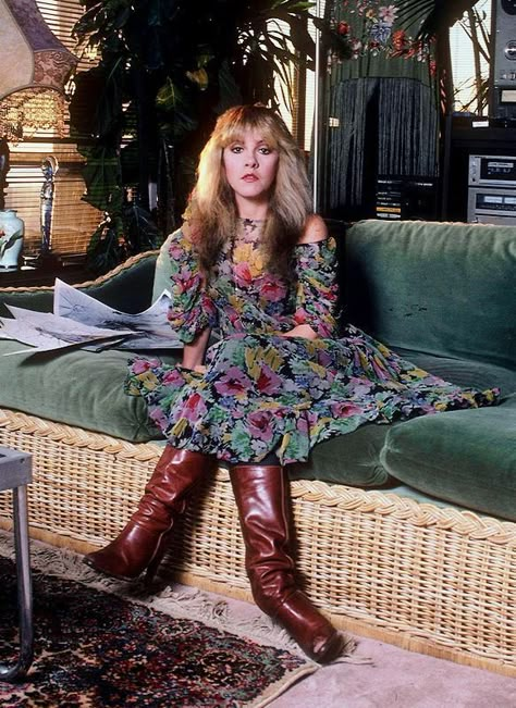 NOT Beatles related - but my bf and I are going to be Stevie Nicks and Lindsey Buckingham for Halloween and I’m so excited to dress like this absolute ICON. I just need to give her a little... Style Icons Boho, Stevie Nicks Concert, Patti Hansen, Stevie Nicks Style, Stevie Nicks Fleetwood Mac, 2019 Style, 70s Inspired Fashion, Lauren Hutton, Deep Winter