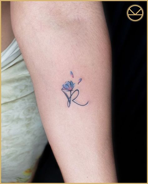 #Tattoos #BeautifulsmalltattoosdesignsForGirls #beautifulTattoos #SmalltattosForwomen #TattoosDesigns This tattoo design is very beautiful ... less R Alphabet Tattoo Design, Alphabet Tattoo Designs For Women, L R Hand Tattoo, R Tattoo Letter Heart, Letter And Flower Tattoo, Letter Tattoo With Flowers, Floral Letter Tattoo, R Heart Tattoo, Letter R Tattoo Ideas