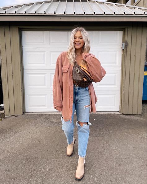 Colored Jean Jacket Outfits, Ruby Jacket Free People, Free People Jacket Outfit, Ruby Jacket Outfit, Free People Inspired Outfits, Free People Ruby Jacket, Bre Sheppard, Amazon Hair, 30 Fashion