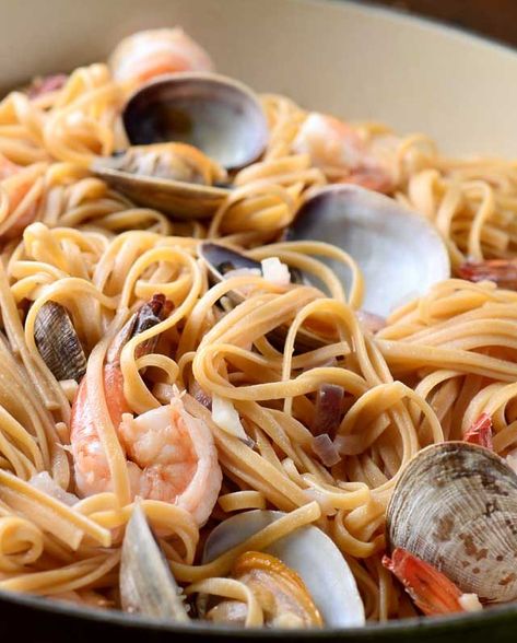 Remembering my grandma with her favorite dish garlicky, shrimp and clam linguine. Clam Linguini, Clam Linguine, Clams And Mussels, Clam Pasta, Shrimp Linguine, Linguine Recipes, Clam Recipes, Spicy Beef, Giada De Laurentiis