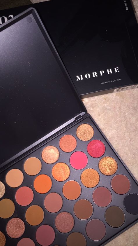 Morphe 35O2 1980s Makeup And Hair, 1980s Makeup, Makeup Aesthetic, Makeup Palette, Aesthetic Makeup, Makeup Collection, Makeup Products, Maquillaje De Ojos, Eyeshadow Palette