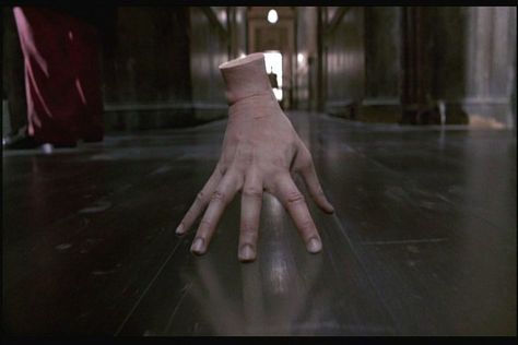 You might be surprised how Thing was made for 'The Addams Family' - befores & afters Addams Family Hand, Thing Addams, Family Films, The Addams Family, Addams Family, The Thing