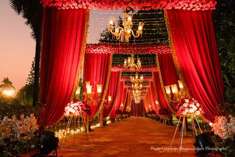 Red Theme Wedding Entrance, Royal Wedding Decorations Receptions, Royal Wedding Entrance Decor, Royal Weddings Theme, Lavish Indian Wedding Decor, Royal Themed Wedding Decor, Royal Decorations Wedding, Royal Reception Decor, Red Theme Indian Wedding Decor