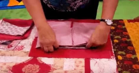 Watch how to make a 10-minute quilt block (video & written instructions) Quilting Tricks, Quilting Easy, Quilt Videos, Paper Piecing Tutorial, Quilt Blocks Easy, Quilting Tutorial, Quilt Tips, Bargello Quilts, Cathedral Window