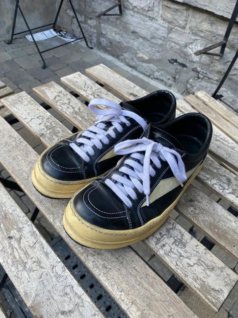 Aesthetic Emo, Sneakers Vans, Rick Owens Men, Vintage Sneakers, Vintage Vans, Chanel Espadrille, Men's Footwear, Nerd Alert, Puma Platform Sneakers