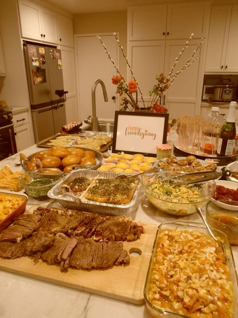 #cute #camera #difi #food #thanksgiving #thanks #friends #friendsgiving Friendsgiving Aesthetic Outside, Friendsgiving Activities, Thanksgiving Food Table, Tyler Williams, Friendsgiving Aesthetic, Friendsgiving Food Ideas, Hang Out Ideas, Hosting Party, Stuff To Do With Friends