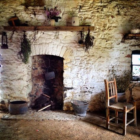 Cottage at Bunratty Folk Park Traditional Irish Cottage, Bunratty Castle, Irish Kitchen, Ireland Cottage, The Mantle, County Clare, Irish Cottage, Into The West, Old Irish