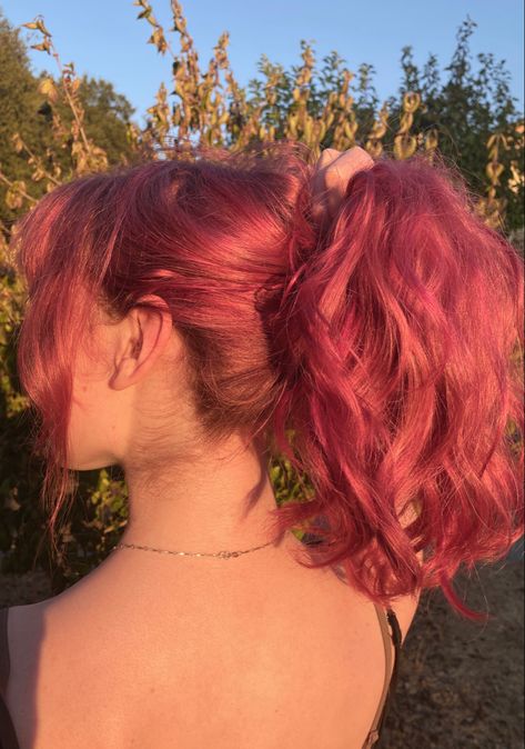 Raspberry Hair, Pink Hair Dye, Strawberry Hair, Red Hair Inspo, Dyed Hair Inspiration, Hair Dye Ideas, Pretty Hair Color, Hair Color Pink, Hair Dye Colors