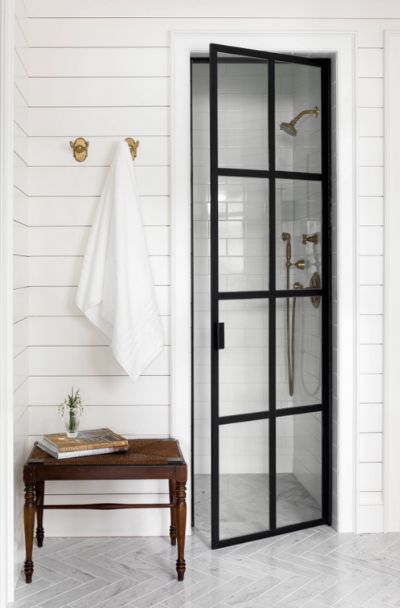 31 Black Framed Coastal Shower Door Ideas | Sebring Design Build Industrial Shower Doors, Natural Bathroom Design, Popular Bathroom Designs, Coastal Shower Doors, Framed Shower Door, Bathroom Design Trends, Ideas Bathroom Decor, Deco Bathroom, White Shiplap