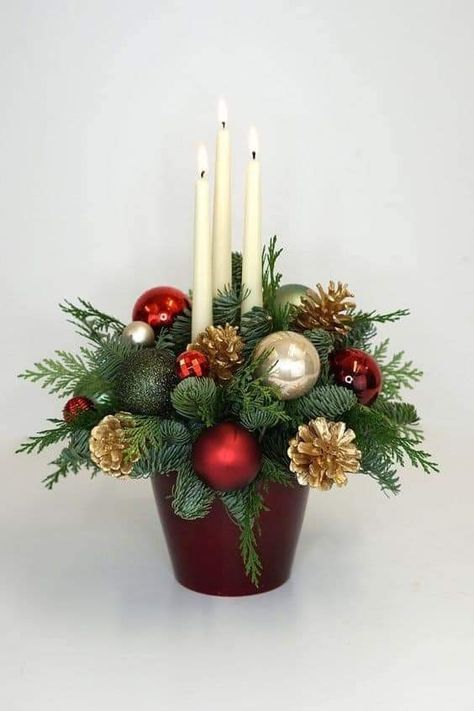 Xmas Centerpieces, Christmas Foliage, Christmas Decorations Centerpiece, Painted Pinecones, Christmas Candle Decorations, Christmas Flower Arrangements, Christmas Table Centerpieces, Dinner Candles, Christmas Floral Arrangements