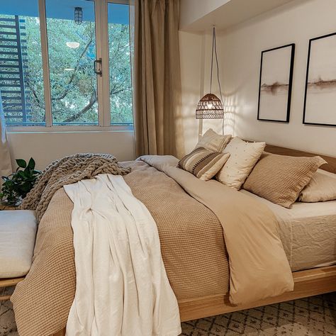 Textured and layered neutral bedding Tan Aesthetic Bedroom Ideas, Tan Comforter Bedroom Boho, Tan Bed Sheets Ideas, Gray And Tan Bed, Dark Beige Bedding, Couples Neutral Bedroom, King Bed Neutral Bedding, Cozy Neutral Bedroom Blankets, Beige Vintage Bedroom