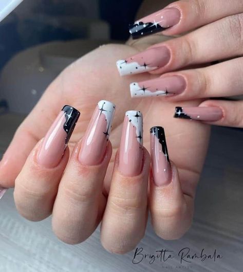 Nail Designs Different Hands, Black Or White Nails, Black And White Nail Designs Coffin, Black And White Nails Coffin, Nails Acrylic Black And White, Nails Ideas Black And White, Trendy Black And White Nails, Black And White Nails Acrylic, Black And White Nails Designs