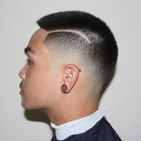 awesome 40 Short Asian Men Hairstyles - Stylendesigns.com! Check more at https://www.stylendesigns.com/short-asian-men-hairstyles/ Asian Fade, Semi Bald, Asian Fade Haircut, Comb Over Fade Haircut, Bald Haircut, Haircut Mens, Fade Haircut Designs, Balding Mens Hairstyles, Comb Over Fade