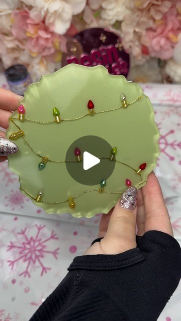 Resin Christmas Coasters, Christmas Resin Coasters, Christmas Resin Ideas, Christmas Resin Crafts, Epoxy Resin Coasters, Christmas Resin, Resin Christmas, Epoxy Ideas, Resin Coaster