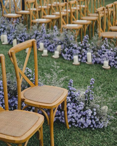 We brought blooming Provence feeling to Thailand with this lavender and lilac dinner set up 💜 Using lace table runners and wood tables for a real French countryside charm 🙌🏻 Charlotte & Rosario ✨ Lavender And Lilac, Aisle Flowers, Wood Tables, Lace Table Runners, Lace Table, Floral Arrangements Wedding, French Countryside, Dinner Set, Wedding Aisle