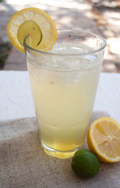 Easy Homemade Lemon Lime Soda - This soda can be made in minutes, and it tastes much better than store bought! Lemon Lime Punch, Soda Stream Recipes, Diy Soda, Fruit Punch Recipe, Lime Drinks, Lemon Soda, Party Punch Recipes, Kitchen Science, Lime Punch