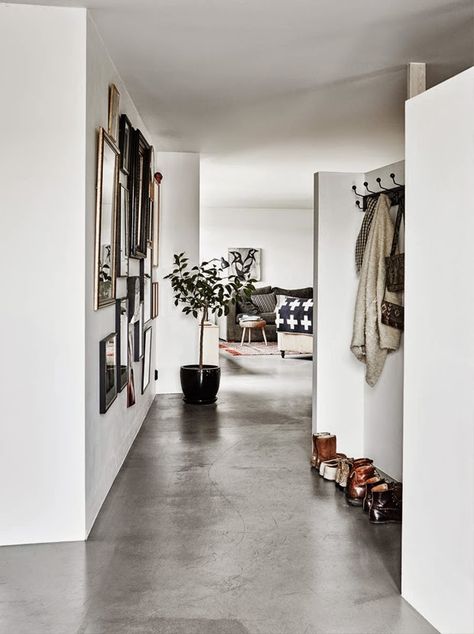 concrete floor hallway Decoration Beton, Swedish Decor, Wooden Cupboard, Grey Houses, Grey Flooring, Design Del Prodotto, Flooring Options, Scandinavian Home, On The Floor