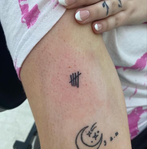 5sos Tally Tattoo, 5sos Tattoo Ideas Lyrics, 5 Seconds Of Summer Tattoo Ideas, 5sos Inspired Tattoos, Tally Tattoo, The 1975 Tattoo, 5sos Tattoo, Epic Tattoos, Lil Tattoos