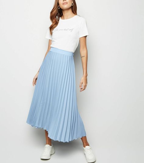 Blue Midi Skirt Outfit, Blue Pleated Skirt Outfit, Pleated Skirt Outfit Summer, Midi Skirt Outfit Winter, Blue Skirt Outfits, Black Pleated Midi Skirt, Spring Skirt Outfits, Light Blue Skirts, Pleated Skirt Outfit