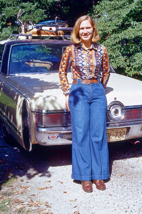 30 Cool Photos Defined Fashion Styles of Young Women in the 1970s ~ Vintage Everyday 70s Lookbook, Early 70s Fashion, 1970s Outfits, 70s Women Fashion, 1970s Women, 70s Look, 70s Women, Functional Clothing, Seventies Fashion