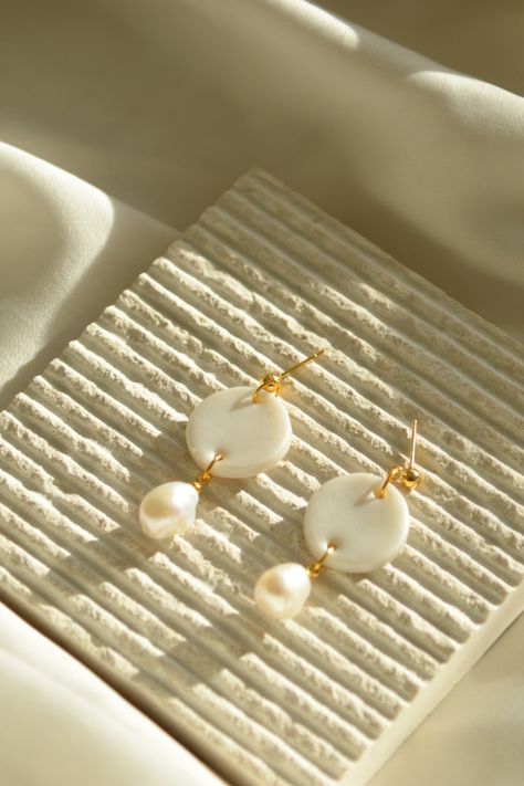 Clay Earrings Neutral, Clay Pearl Earrings, Pearl And Clay Earrings, Minimal Clay Earrings, Polymer Clay Earrings With Pearls, Dainty Clay Earrings, Wedding Clay Earrings, Earring Photography Ideas, Clay Earrings Wedding