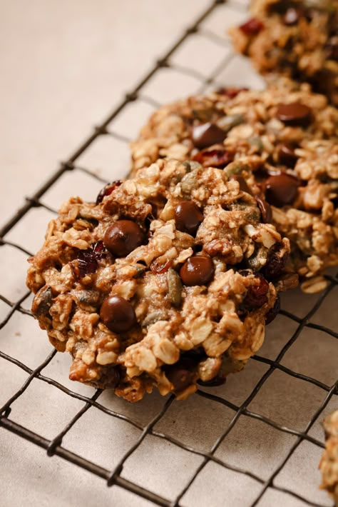 Soft & Chewy Oat Breakfast Cookies (Vegan) Wfpb Breakfast Cookies, Breakfast Cookies Vegan, Healthy Oats Cookies, Healthy Oat Breakfast, Antinflammatory Recipes, Vegan Oat Cookies, Healthy Oats Breakfast, Oat Breakfast Cookies, Protein Breakfast Cookies