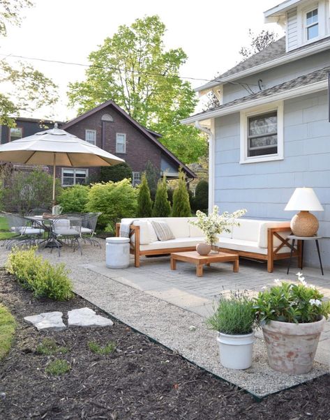 Backyard Patio Makeover, Pea Gravel Patio, Patio Layout, Gravel Patio, Backyard Oasis Ideas, Pools Backyard, Pea Gravel, Casa Exterior, Backyard Inspiration