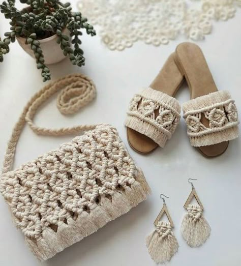 Macrame Tas, فن النسيج, Macrame Products, Pola Macrame, Tutorial Macramé, Makramee Diy, Diy Crochet Bag, Macrame Purse, Macrame Knots Pattern