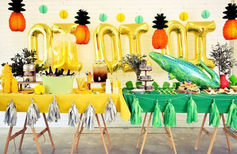 Amazing Party decorations For Australia Day! 📷@edeeventsparty visit www.partyrockerz.com.au for your party entertainment🎉 Australian Bbq, Aussie Party, Australian Party, Australia Day Celebrations, Australia Party, Australia Crafts, Themed Birthday Party Ideas, Bbq Theme, Aus Day