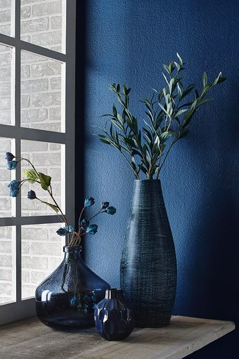 Indigo Decor, Decorate A Room, Raindrops And Roses, Blue Living Room Decor, Blue Home Decor, Salou, Blue Living Room, Tone On Tone, Blue Rooms