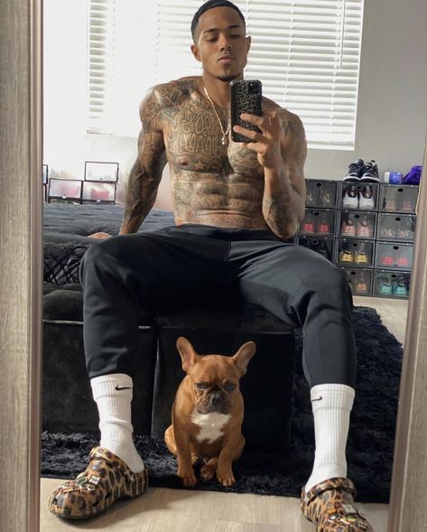 Muscular black man with tattoos taking a mirror selfie with his brown dog Tall Black Men, Guys Grooming, Dark Skin Men, Dope Outfits For Guys, Italian Men, Instagram Outfits, Aesthetic Guys, Cute Puppy, Black Boys