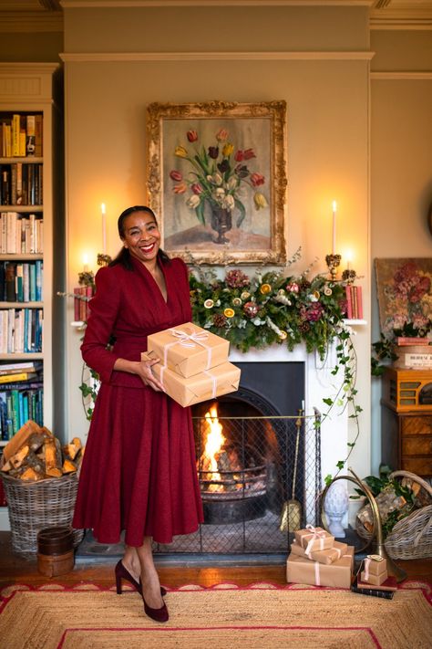 How to Make Your Own Stylish Christmas Crackers, Courtesy of Hill House Vintage’s Paula Sutton | Vogue Make Christmas Crackers, Hill House Vintage, Paula Sutton, Make Your Own Crackers, Chalet Christmas, Hill House Home, Old Candles, House Vintage, Domestic Goddess