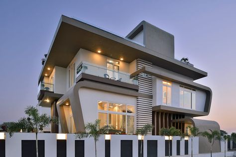 A villa in udaipur - india: modern Houses by FORM SPACE N DESIGN ARCHITECTS Udaipur House, Banglow Plan, Funny Real Estate Quotes, Villa Modern, Funny Real Estate, Udaipur India, N Design, Best Modern House Design, Modern Villa Design