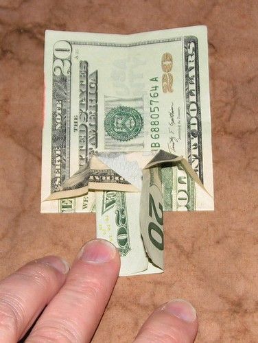 How To Fold Money Into A Christmas Tree, Origami Money Christmas, Money Folding Ideas Easy, Money Christmas Tree, Oragami Money, Homemade Graduation Gifts, Fold Dollar Bill, Easy Money Origami, Money Gifts Christmas