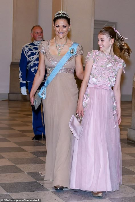 Queen Dress Royal, Kroonprinses Victoria, Kate And William, Royal Families Of Europe, Swedish Royalty, Victoria Fashion, Princess Victoria Of Sweden, Princess Estelle, The Royal Collection