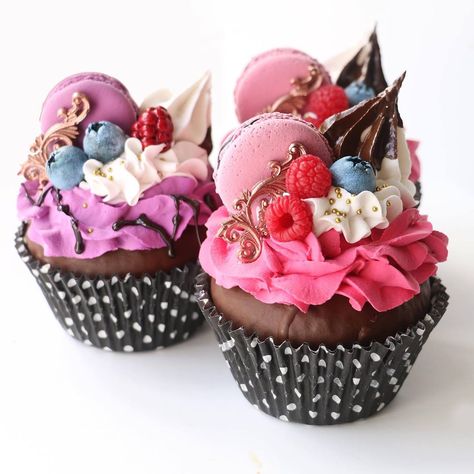 Cupcakes With Berries, Sugar Grapes, Macaron Chocolate, Jumbo Cupcakes, Jumbo Cupcake, Fake Cakes, Fake Food Props, Cupcake Photos, Buttercream Roses