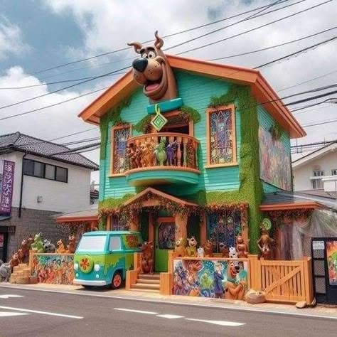 Scooby Doo House, Scooby Doo Memes, Funny Garden Gnomes, Scooby Doo Pictures, Scooby Doo Mystery Inc, Scooby Doo Images, Houses In Japan, Scooby Doo Mystery Incorporated, Mystery Incorporated