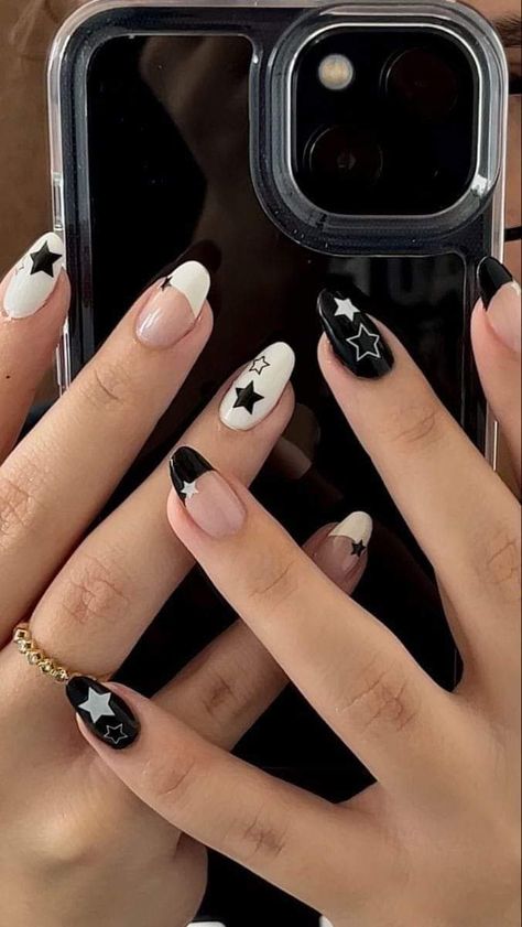 Black And White Simple Nail Designs, Black White Star Nails, Black And Silver Star Nails, Black Nails Short Almond, Grunge Almond Nails, Nails Ideas Basic, Simple Grunge Nails, Nail Inspo Black And White, Short Black And White Nails