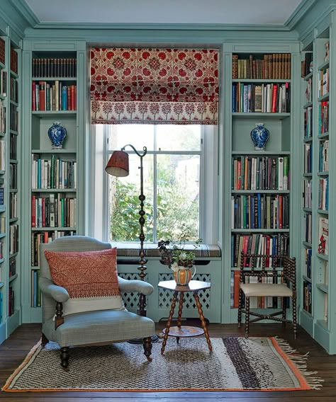 Cozy Home Library, Home Library Rooms, Lots Of Books, Library Inspiration, Library Room, Room Library, Home Library Design, Design Library, Home Libraries