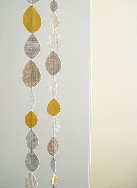 elegant - linen leaf mobile Vertical Garland, Diy Slinger, Leaf Mobile, Paper Mobile, Felt Garland, Leaf Garland, Craft Projects, Sweet Home, Projects To Try